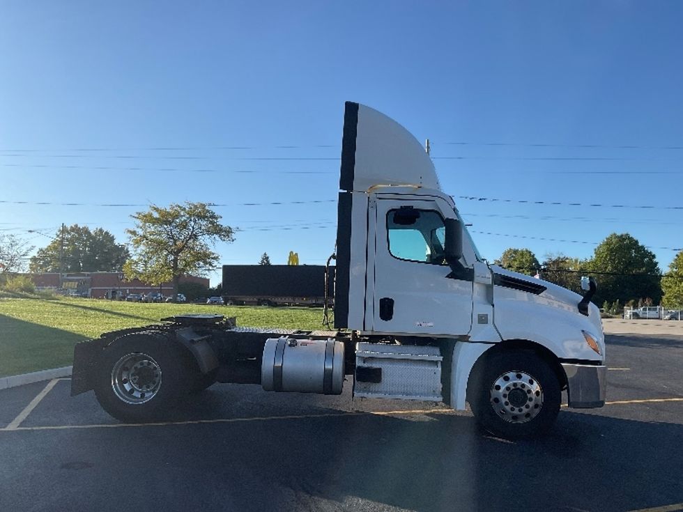 Day Cab Tractor-Heavy Duty Tractors-Freightliner-2020-T12642ST-Akron-OH-642,892\n\t\tmiles-$ 25,500 - Image 8