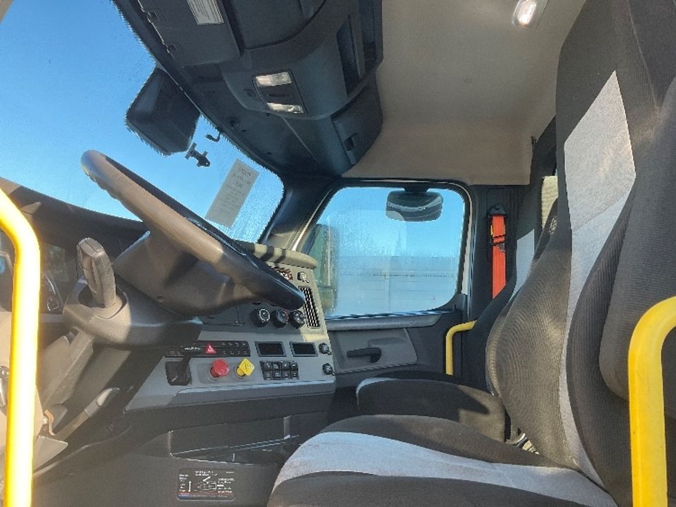 Day Cab Tractor-Heavy Duty Tractors-Freightliner-2020-T12642ST-Akron-OH-642,892\n\t\tmiles-$ 25,500 - Image 9