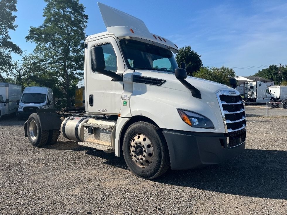 Day Cab Tractor-Heavy Duty Tractors-Freightliner-2020-T12642ST-Albany-NY-310,596\n\t\tmiles-$ 44,000 - Image 1
