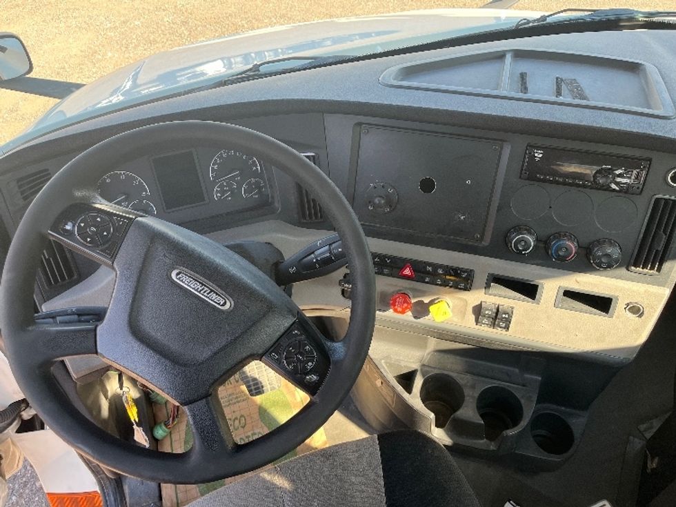 Day Cab Tractor-Heavy Duty Tractors-Freightliner-2020-T12642ST-Albany-NY-310,596\n\t\tmiles-$ 44,000 - Image 11