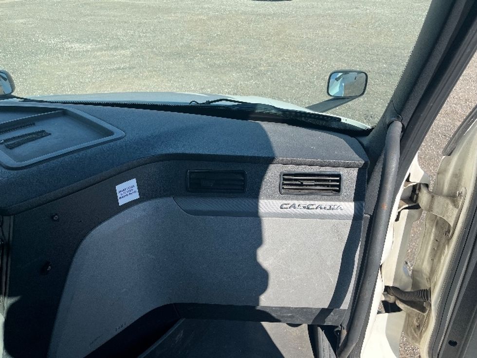 Day Cab Tractor-Heavy Duty Tractors-Freightliner-2020-T12642ST-Albany-NY-310,596\n\t\tmiles-$ 44,000 - Image 13