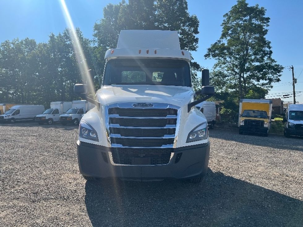 Day Cab Tractor-Heavy Duty Tractors-Freightliner-2020-T12642ST-Albany-NY-310,596\n\t\tmiles-$ 44,000 - Image 2