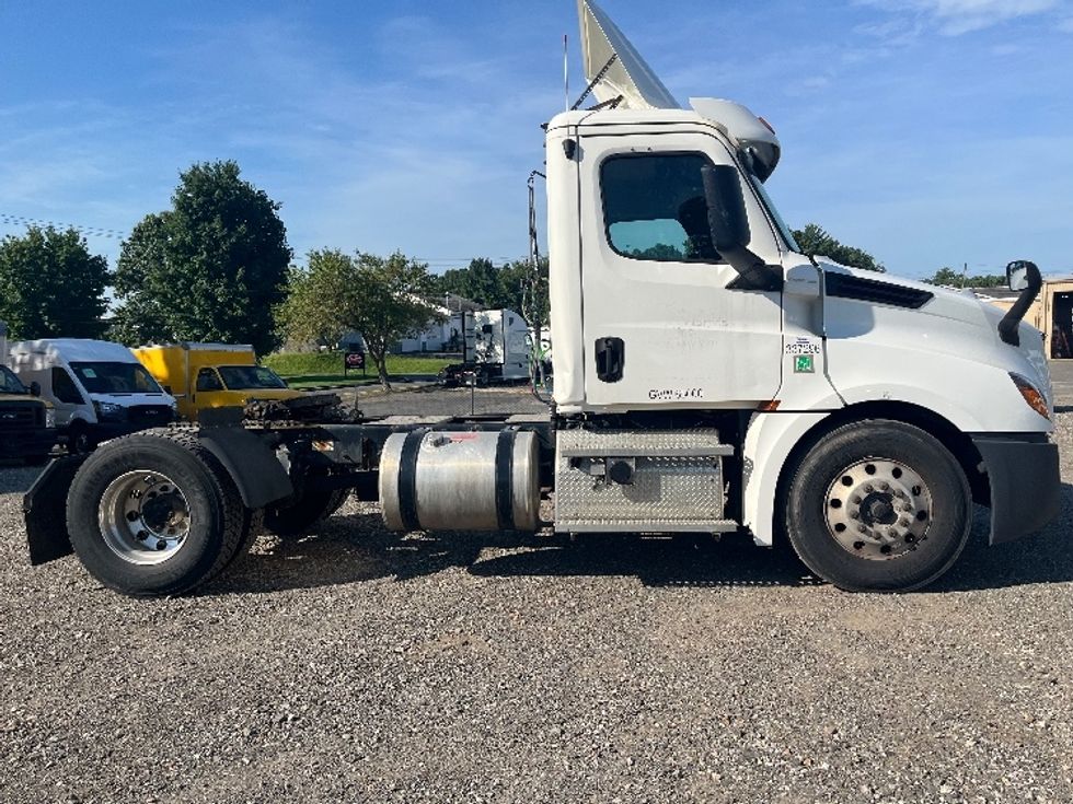 Day Cab Tractor-Heavy Duty Tractors-Freightliner-2020-T12642ST-Albany-NY-310,596\n\t\tmiles-$ 44,000 - Image 8