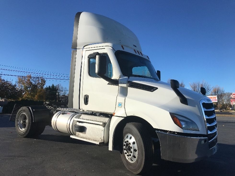Day Cab Tractor-Heavy Duty Tractors-Freightliner-2020-T12642ST-Allentown-PA-597,994\n\t\tmiles-$ 25,500 - Image 1
