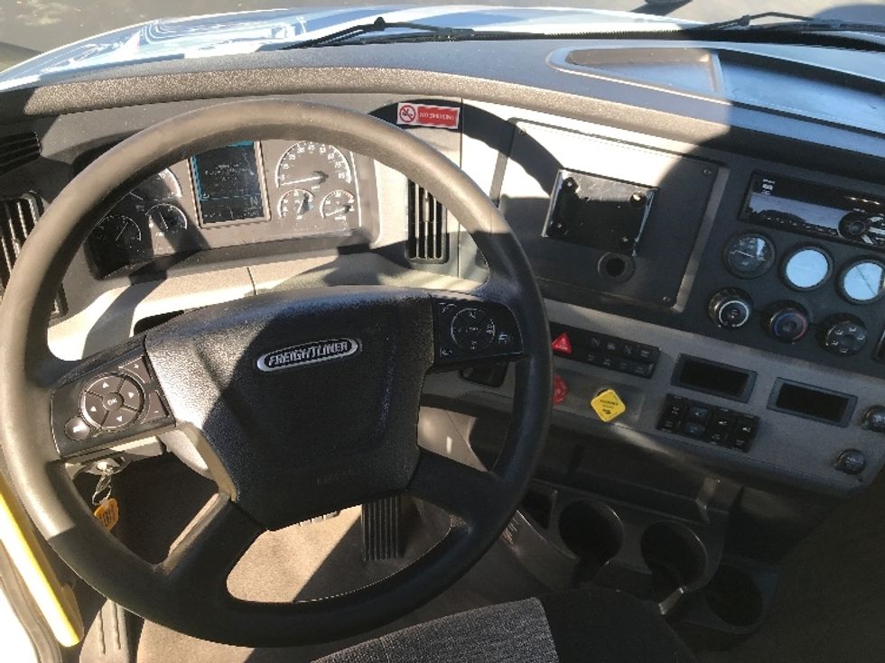 Day Cab Tractor-Heavy Duty Tractors-Freightliner-2020-T12642ST-Allentown-PA-597,994\n\t\tmiles-$ 25,500 - Image 11