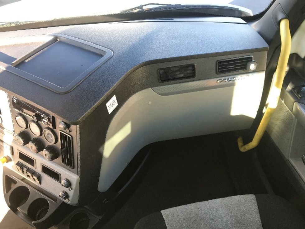 Day Cab Tractor-Heavy Duty Tractors-Freightliner-2020-T12642ST-Allentown-PA-597,994\n\t\tmiles-$ 25,500 - Image 13