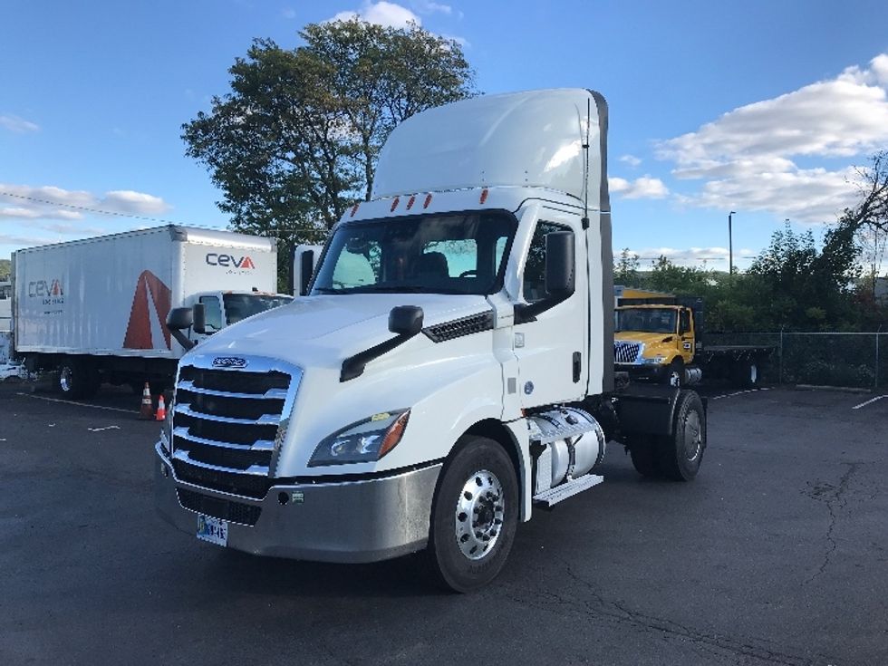 Day Cab Tractor-Heavy Duty Tractors-Freightliner-2020-T12642ST-Allentown-PA-640,952\n\t\tmiles-$ 25,500 - Image 1