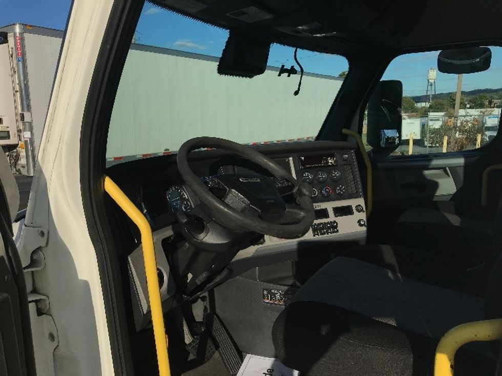 Day Cab Tractor-Heavy Duty Tractors-Freightliner-2020-T12642ST-Allentown-PA-640,952\n\t\tmiles-$ 25,500 - Image 10