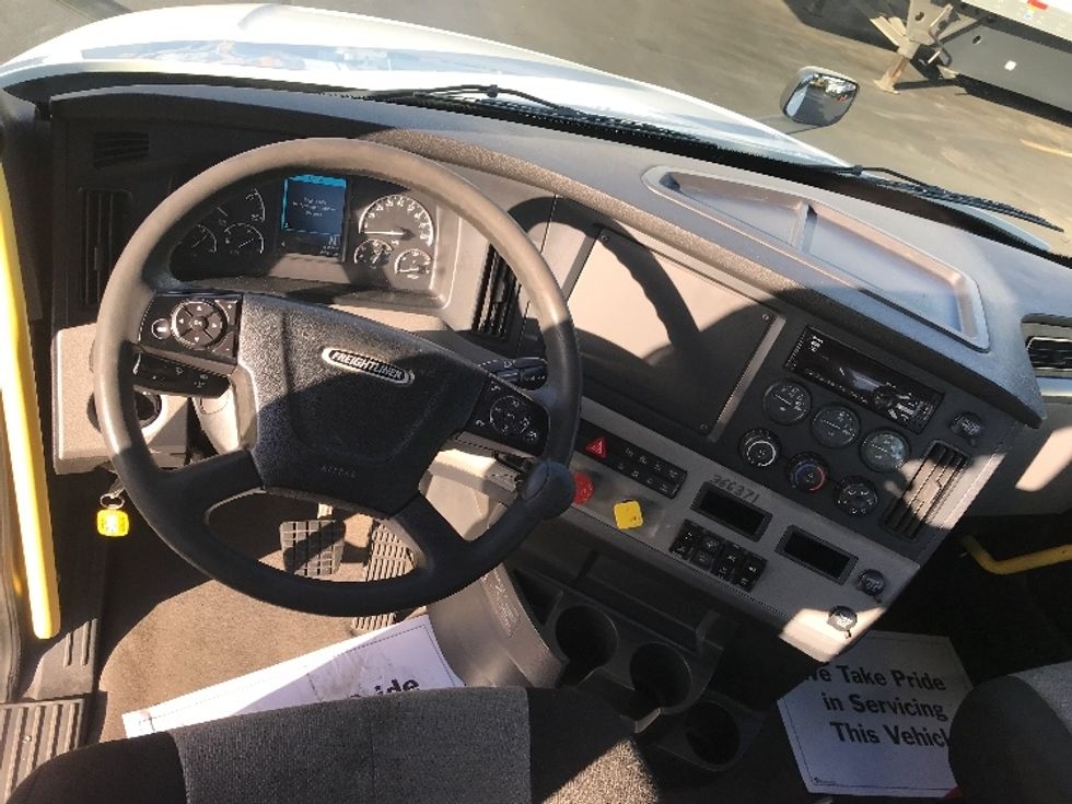 Day Cab Tractor-Heavy Duty Tractors-Freightliner-2020-T12642ST-Allentown-PA-640,952\n\t\tmiles-$ 25,500 - Image 11