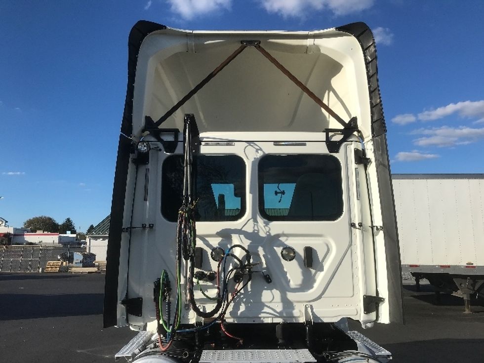 Day Cab Tractor-Heavy Duty Tractors-Freightliner-2020-T12642ST-Allentown-PA-640,952\n\t\tmiles-$ 25,500 - Image 18