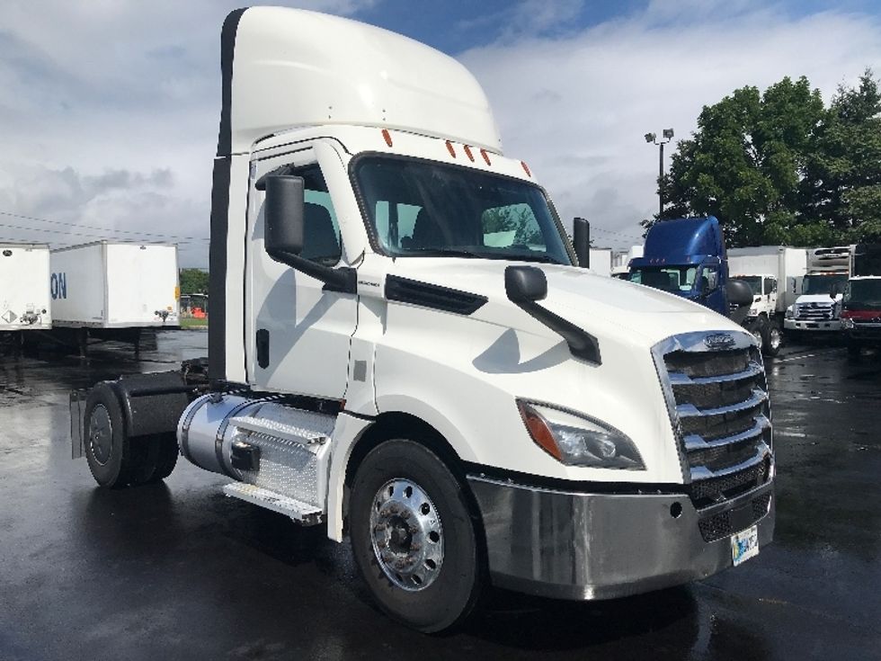 Day Cab Tractor-Heavy Duty Tractors-Freightliner-2020-T12642ST-Allentown-PA-650,796\n\t\tmiles-$ 27,000 - Image 1