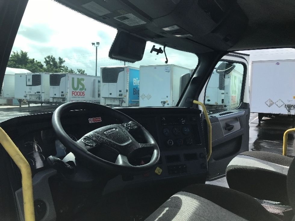 Day Cab Tractor-Heavy Duty Tractors-Freightliner-2020-T12642ST-Allentown-PA-650,796\n\t\tmiles-$ 27,000 - Image 10