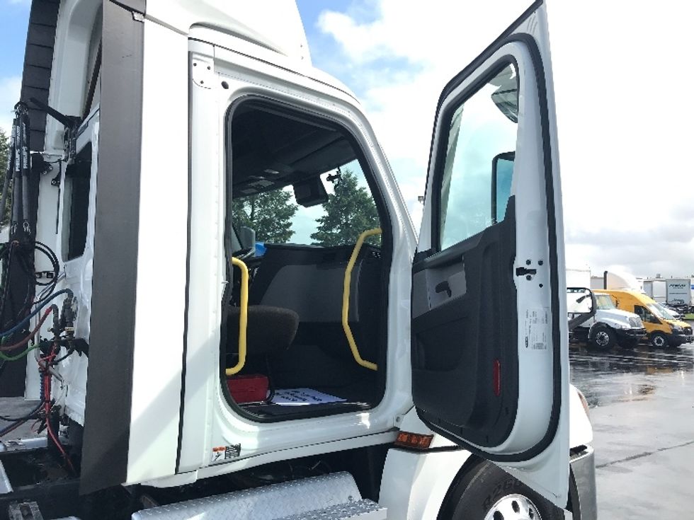 Day Cab Tractor-Heavy Duty Tractors-Freightliner-2020-T12642ST-Allentown-PA-650,796\n\t\tmiles-$ 27,000 - Image 12