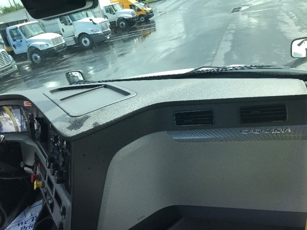 Day Cab Tractor-Heavy Duty Tractors-Freightliner-2020-T12642ST-Allentown-PA-650,796\n\t\tmiles-$ 27,000 - Image 13