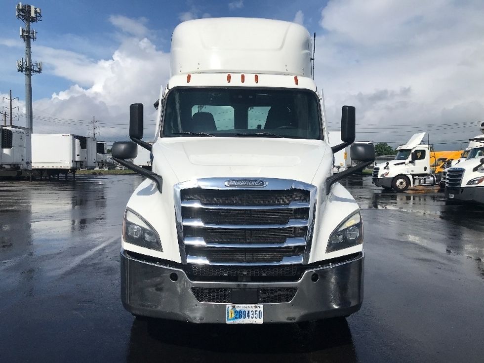 Day Cab Tractor-Heavy Duty Tractors-Freightliner-2020-T12642ST-Allentown-PA-650,796\n\t\tmiles-$ 27,000 - Image 2