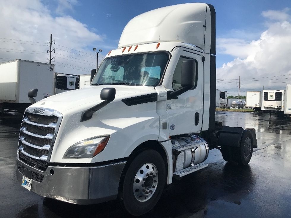 Day Cab Tractor-Heavy Duty Tractors-Freightliner-2020-T12642ST-Allentown-PA-650,796\n\t\tmiles-$ 27,000 - Image 3
