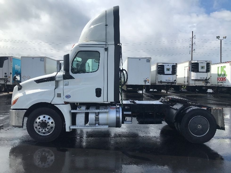 Day Cab Tractor-Heavy Duty Tractors-Freightliner-2020-T12642ST-Allentown-PA-650,796\n\t\tmiles-$ 27,000 - Image 4