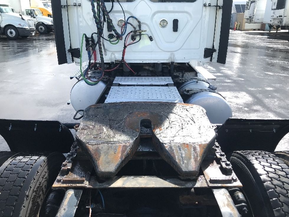 Day Cab Tractor-Heavy Duty Tractors-Freightliner-2020-T12642ST-Allentown-PA-650,796\n\t\tmiles-$ 27,000 - Image 6