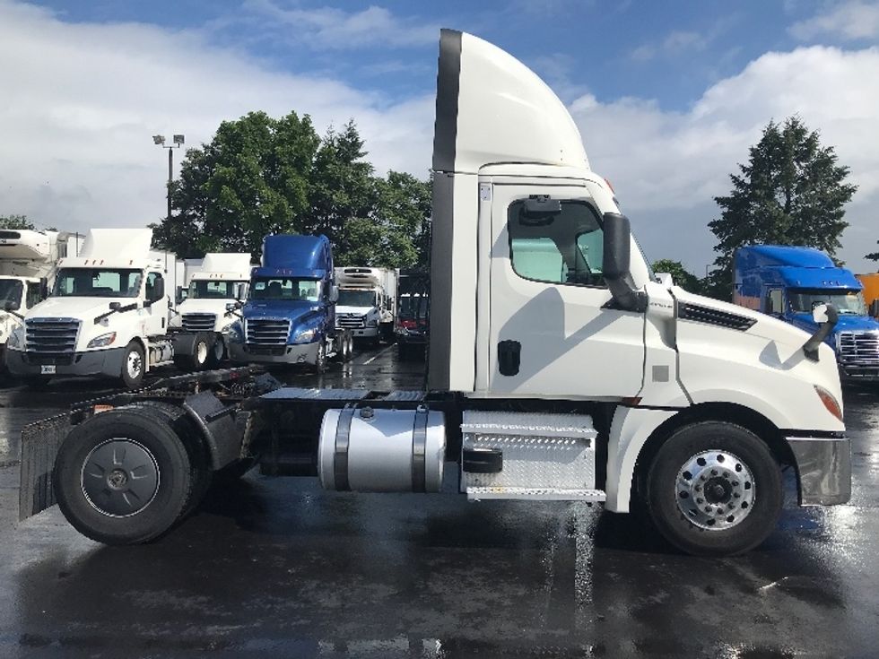 Day Cab Tractor-Heavy Duty Tractors-Freightliner-2020-T12642ST-Allentown-PA-650,796\n\t\tmiles-$ 27,000 - Image 8