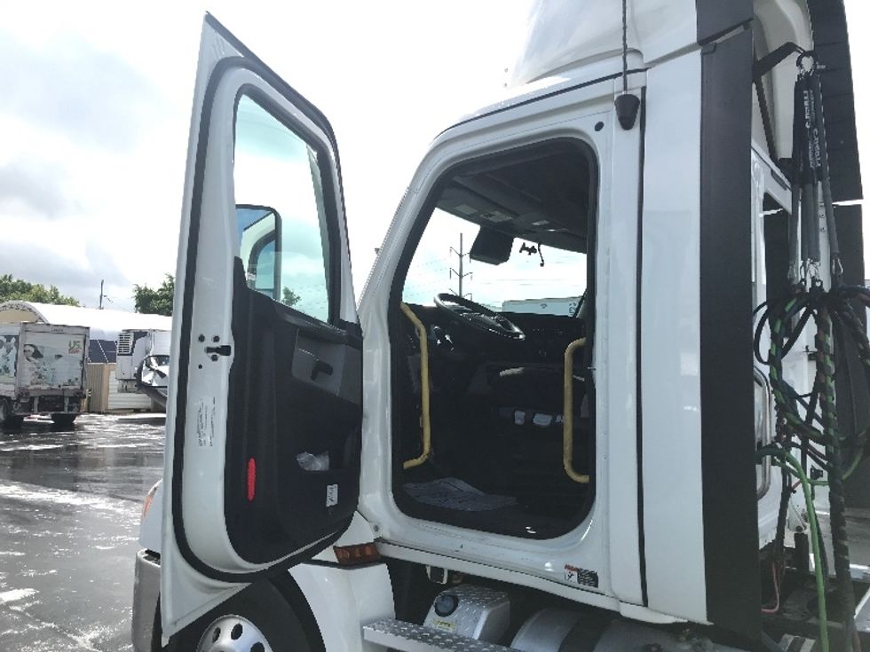 Day Cab Tractor-Heavy Duty Tractors-Freightliner-2020-T12642ST-Allentown-PA-650,796\n\t\tmiles-$ 27,000 - Image 9