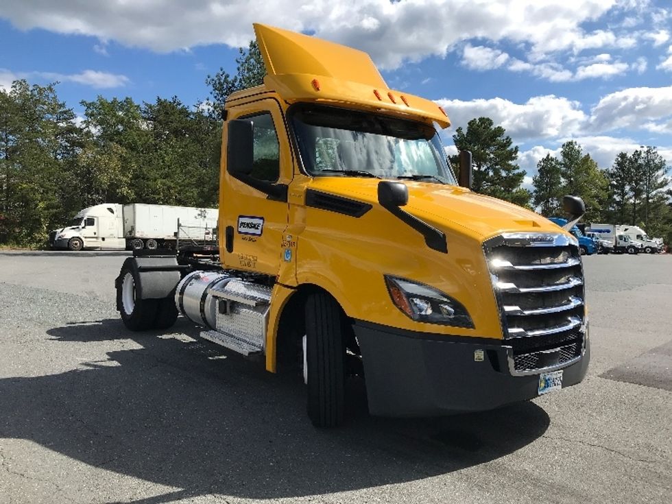 Day Cab Tractor-Heavy Duty Tractors-Freightliner-2020-T12642ST-Ashland-VA-252,025\n\t\tmiles-$ 45,750 - Image 1