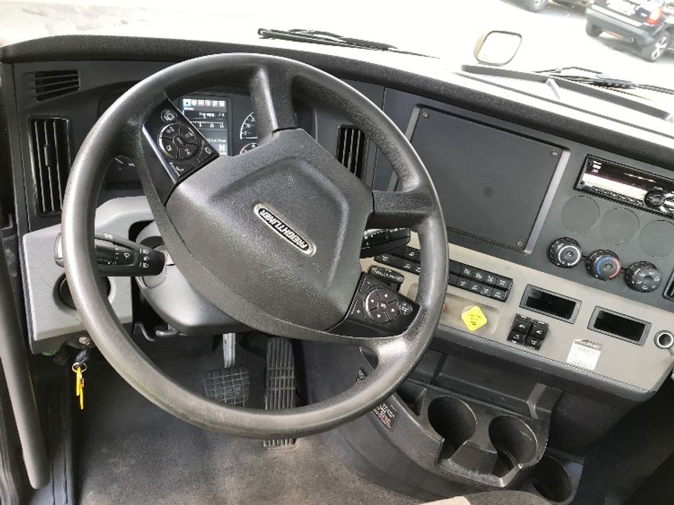 Day Cab Tractor-Heavy Duty Tractors-Freightliner-2020-T12642ST-Ashland-VA-252,025\n\t\tmiles-$ 45,750 - Image 10
