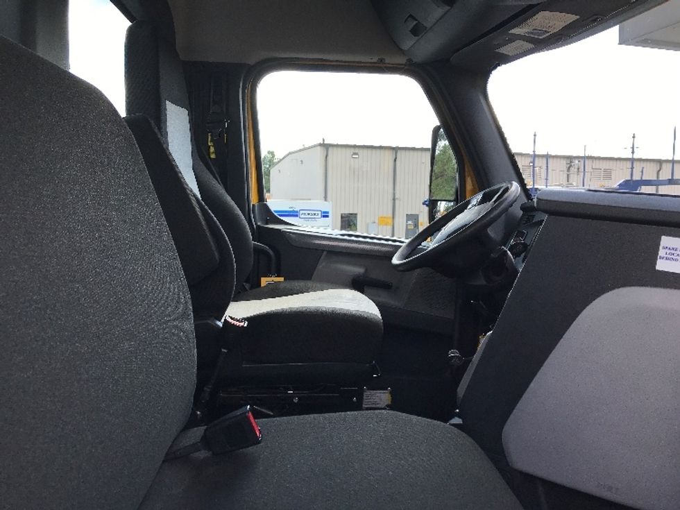 Day Cab Tractor-Heavy Duty Tractors-Freightliner-2020-T12642ST-Ashland-VA-252,025\n\t\tmiles-$ 45,750 - Image 13