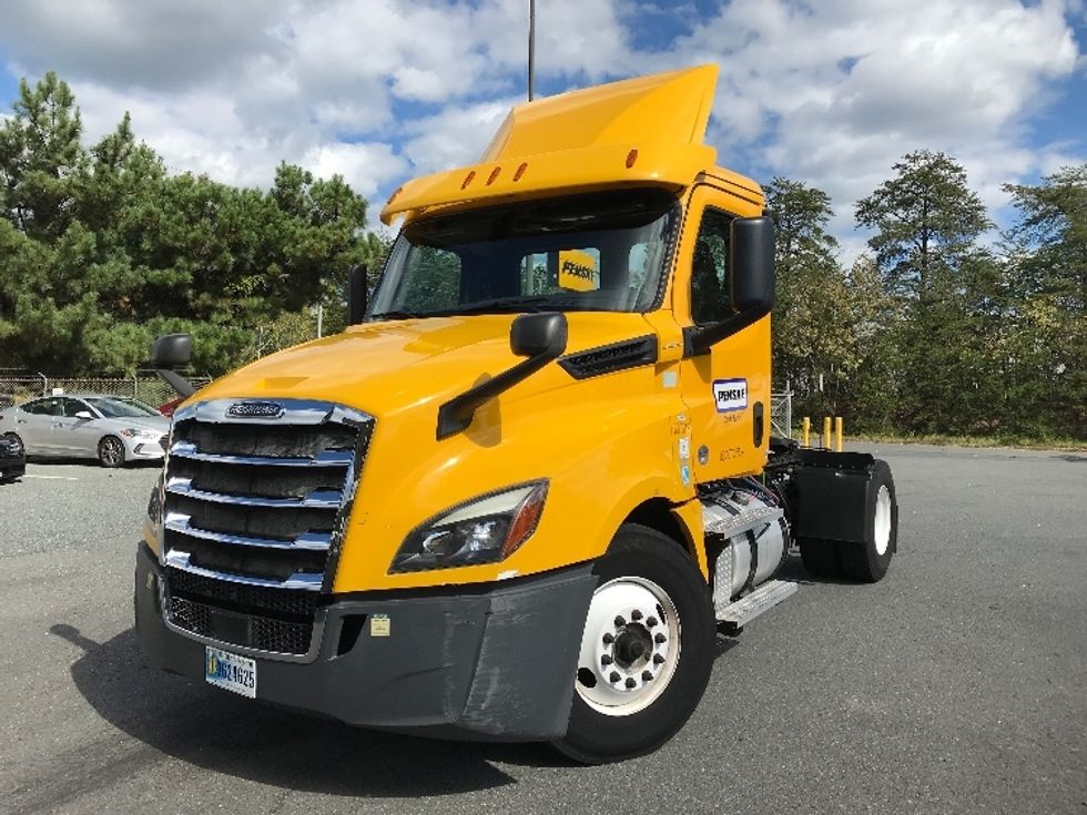 2020 Freightliner Cascadia 126" Day cab photo 3
