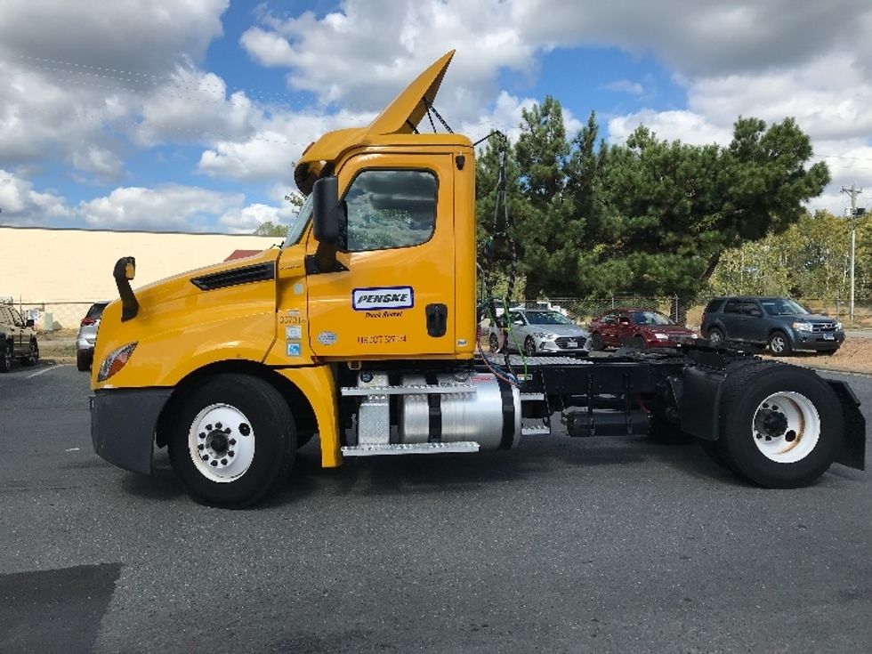 2020 Freightliner Cascadia 126" Day cab photo 4