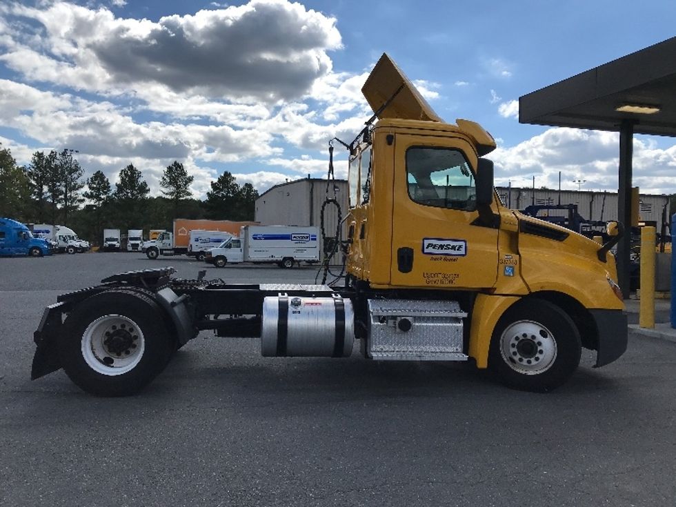 Day Cab Tractor-Heavy Duty Tractors-Freightliner-2020-T12642ST-Ashland-VA-252,025\n\t\tmiles-$ 45,750 - Image 7