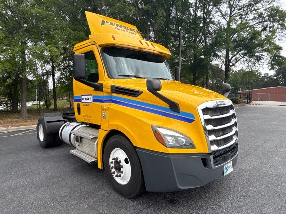 Day Cab Tractor-Heavy Duty Tractors-Freightliner-2020-T12642ST-Atlanta (Forest Park)-GA-206,942\n\t\tmiles-$ 45,250 - Image 1