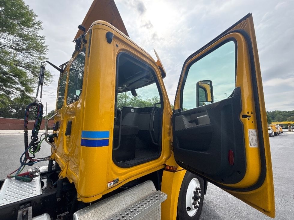 Day Cab Tractor-Heavy Duty Tractors-Freightliner-2020-T12642ST-Atlanta (Forest Park)-GA-206,942\n\t\tmiles-$ 45,250 - Image 12