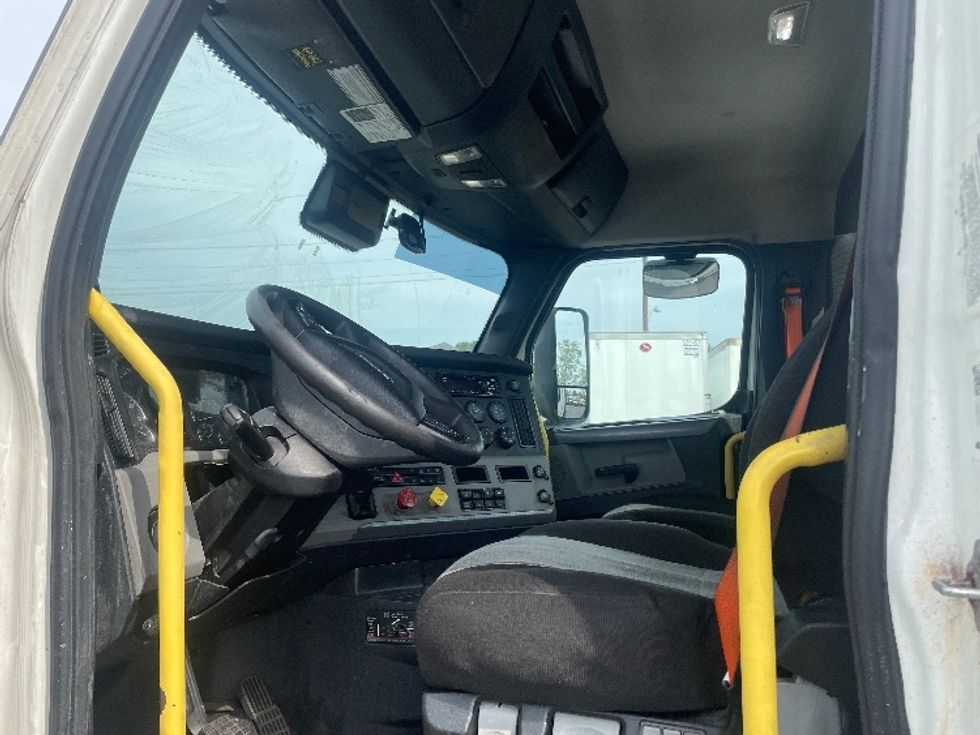 Day Cab Tractor-Heavy Duty Tractors-Freightliner-2020-T12642ST-Baltimore-MD-507,121\n\t\tmiles-$ 30,750 - Image 10