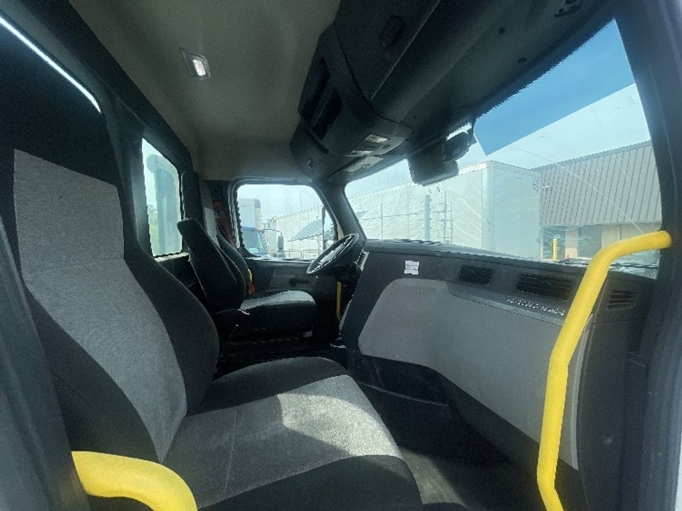 Day Cab Tractor-Heavy Duty Tractors-Freightliner-2020-T12642ST-Baltimore-MD-507,121\n\t\tmiles-$ 30,750 - Image 13