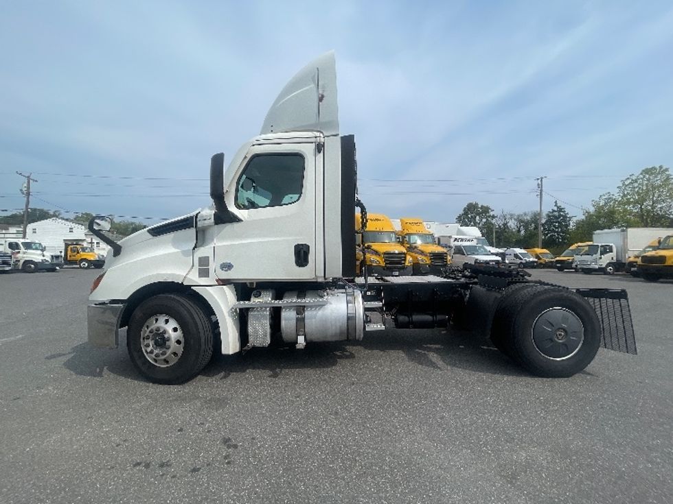Day Cab Tractor-Heavy Duty Tractors-Freightliner-2020-T12642ST-Baltimore-MD-507,121\n\t\tmiles-$ 30,750 - Image 4