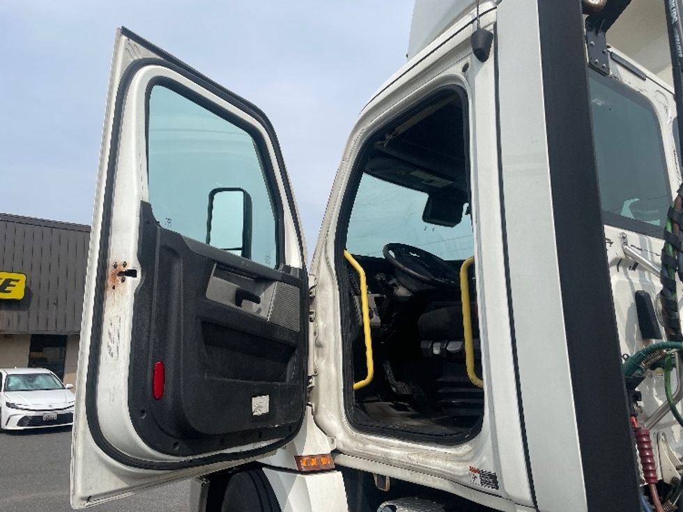 Day Cab Tractor-Heavy Duty Tractors-Freightliner-2020-T12642ST-Baltimore-MD-507,121\n\t\tmiles-$ 30,750 - Image 9