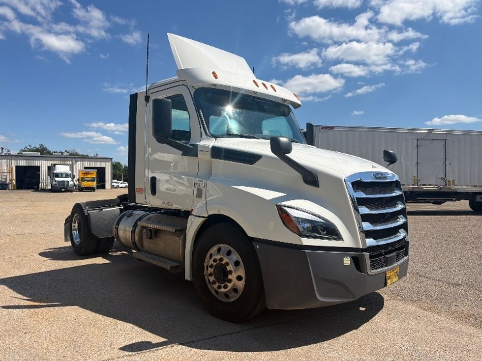 Day Cab Tractor-Heavy Duty Tractors-Freightliner-2020-T12642ST-Belden-MS-237,065\n\t\tmiles-$ 52,000 - Image 1