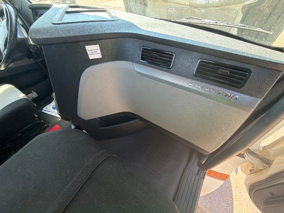 Day Cab Tractor-Heavy Duty Tractors-Freightliner-2020-T12642ST-Belden-MS-237,065\n\t\tmiles-$ 52,000 - Image 13