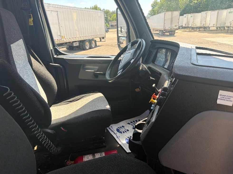 Day Cab Tractor-Heavy Duty Tractors-Freightliner-2020-T12642ST-Belden-MS-237,065\n\t\tmiles-$ 52,000 - Image 14