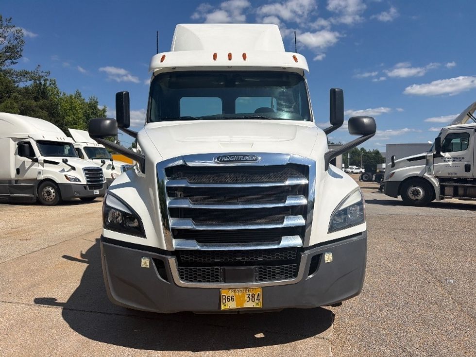 Day Cab Tractor-Heavy Duty Tractors-Freightliner-2020-T12642ST-Belden-MS-237,065\n\t\tmiles-$ 52,000 - Image 2