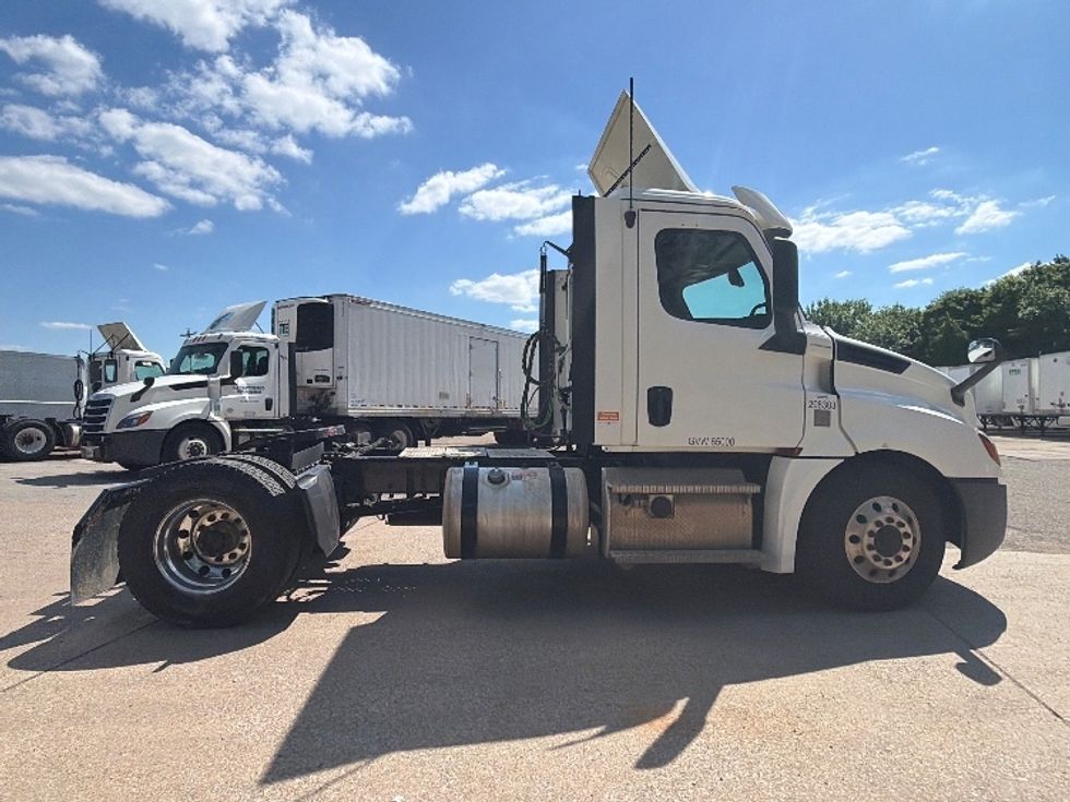 Day Cab Tractor-Heavy Duty Tractors-Freightliner-2020-T12642ST-Belden-MS-237,065\n\t\tmiles-$ 52,000 - Image 8