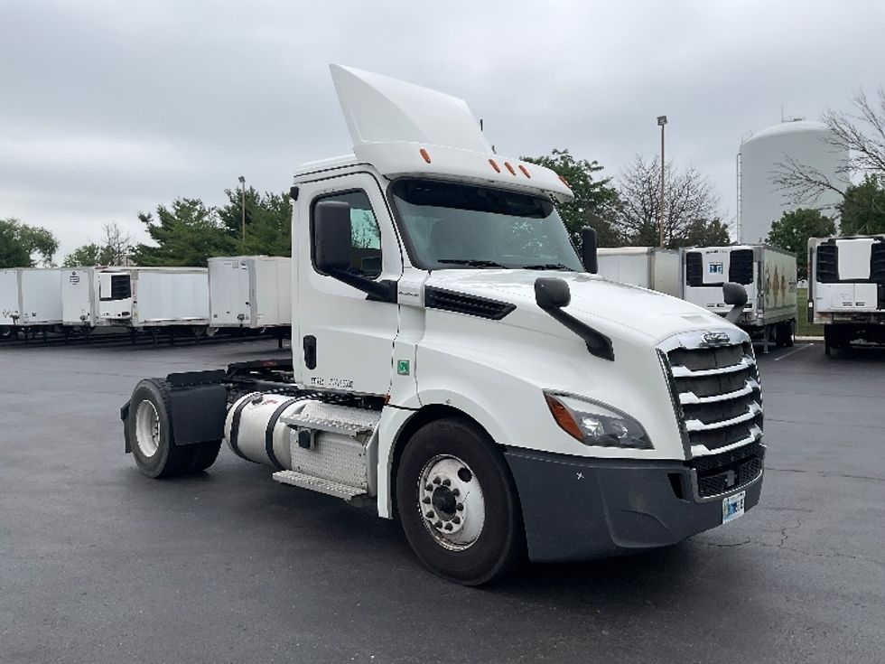 Day Cab Tractor-Heavy Duty Tractors-Freightliner-2020-T12642ST-Bethlehem-PA-251,960\n\t\tmiles-$ 48,000 - Image 1