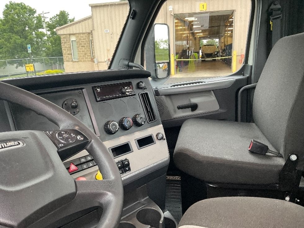 Day Cab Tractor-Heavy Duty Tractors-Freightliner-2020-T12642ST-Bethlehem-PA-251,960\n\t\tmiles-$ 48,000 - Image 10