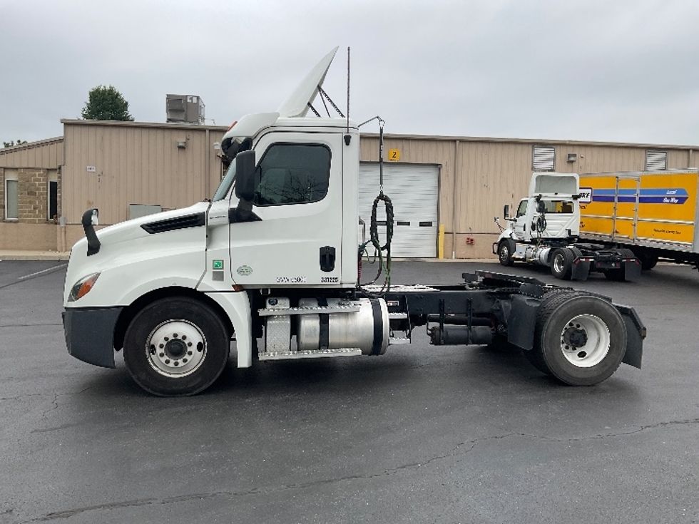 Day Cab Tractor-Heavy Duty Tractors-Freightliner-2020-T12642ST-Bethlehem-PA-251,960\n\t\tmiles-$ 48,000 - Image 4