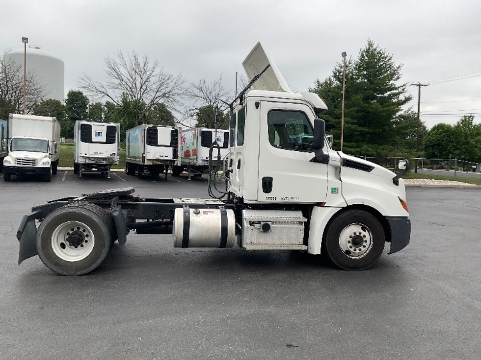 Day Cab Tractor-Heavy Duty Tractors-Freightliner-2020-T12642ST-Bethlehem-PA-251,960\n\t\tmiles-$ 48,000 - Image 8