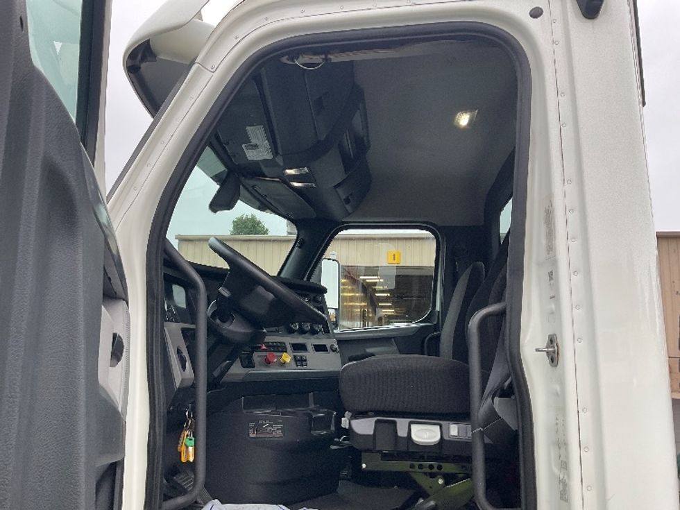 Day Cab Tractor-Heavy Duty Tractors-Freightliner-2020-T12642ST-Bethlehem-PA-251,960\n\t\tmiles-$ 48,000 - Image 9