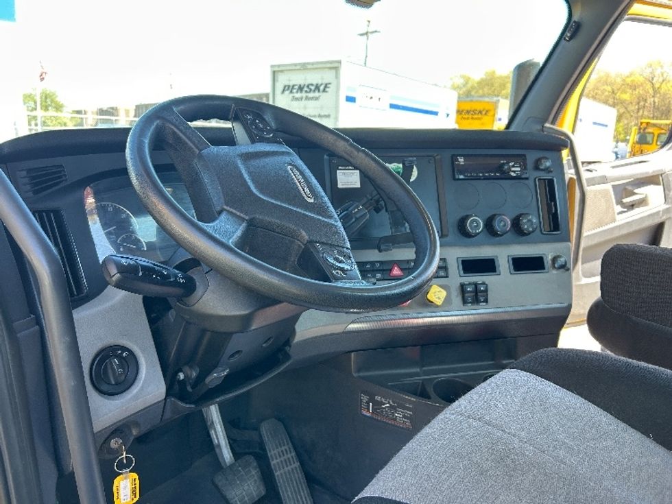 Day Cab Tractor-Heavy Duty Tractors-Freightliner-2020-T12642ST-Braintree-MA-376,469\n\t\tmiles-$ 35,000 - Image 11