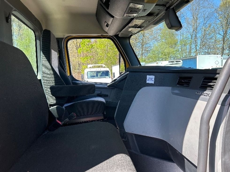 Day Cab Tractor-Heavy Duty Tractors-Freightliner-2020-T12642ST-Braintree-MA-376,469\n\t\tmiles-$ 35,000 - Image 14