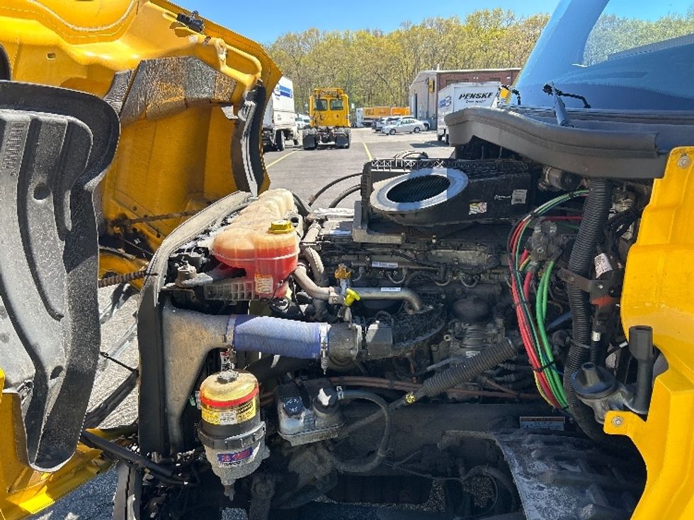 Day Cab Tractor-Heavy Duty Tractors-Freightliner-2020-T12642ST-Braintree-MA-376,469\n\t\tmiles-$ 35,000 - Image 16