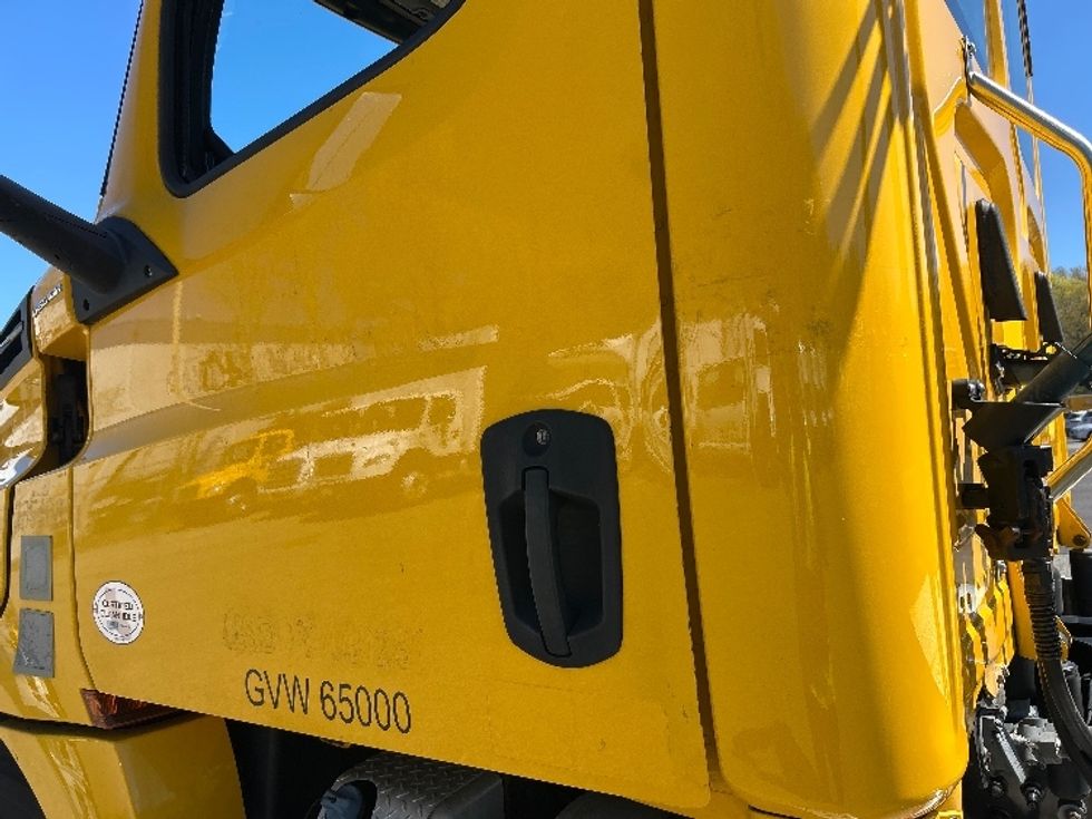 Day Cab Tractor-Heavy Duty Tractors-Freightliner-2020-T12642ST-Braintree-MA-376,469\n\t\tmiles-$ 35,000 - Image 19